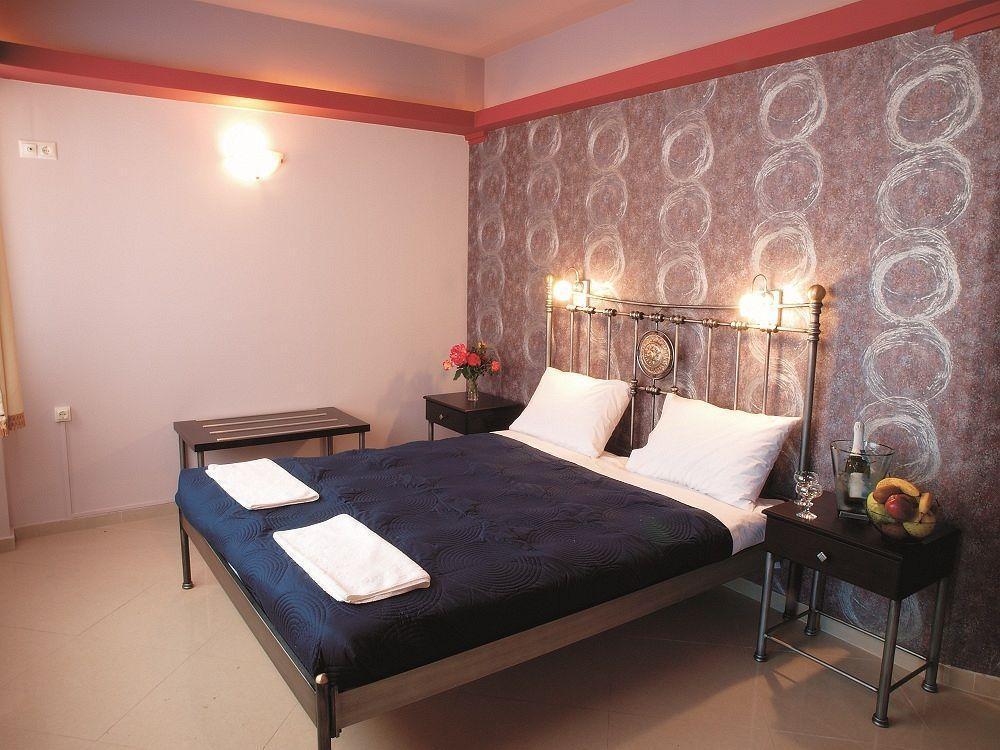 Niriides Beach Hotel Rethimnon Buitenkant foto