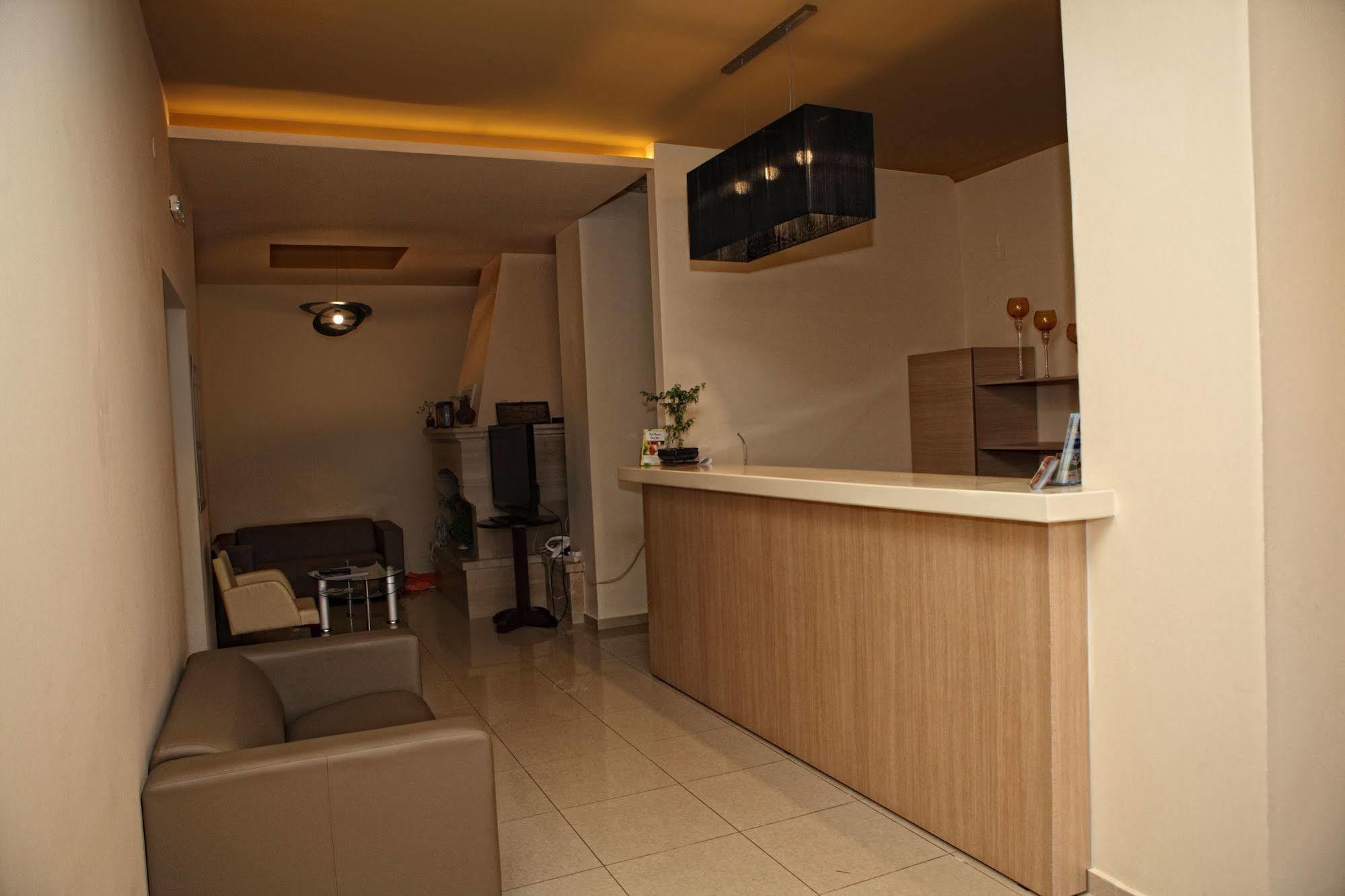 Niriides Beach Hotel Rethimnon Buitenkant foto