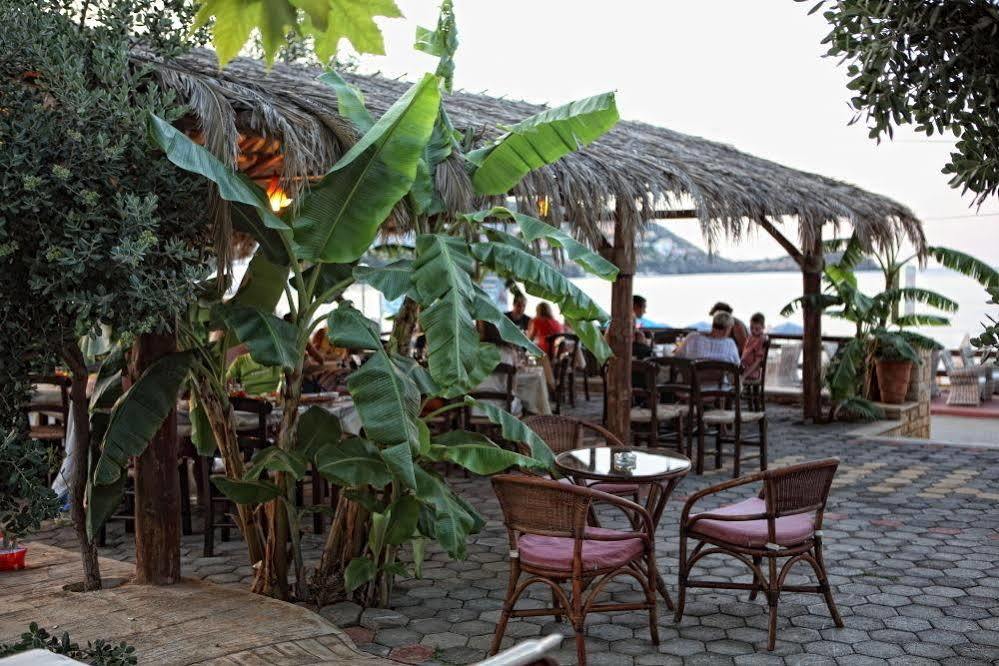 Niriides Beach Hotel Rethimnon Buitenkant foto