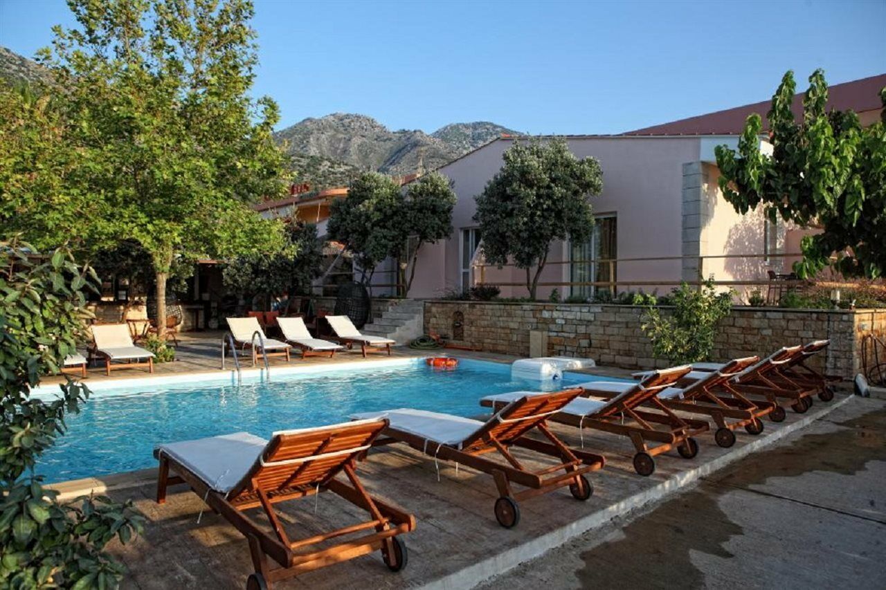 Niriides Beach Hotel Rethimnon Buitenkant foto