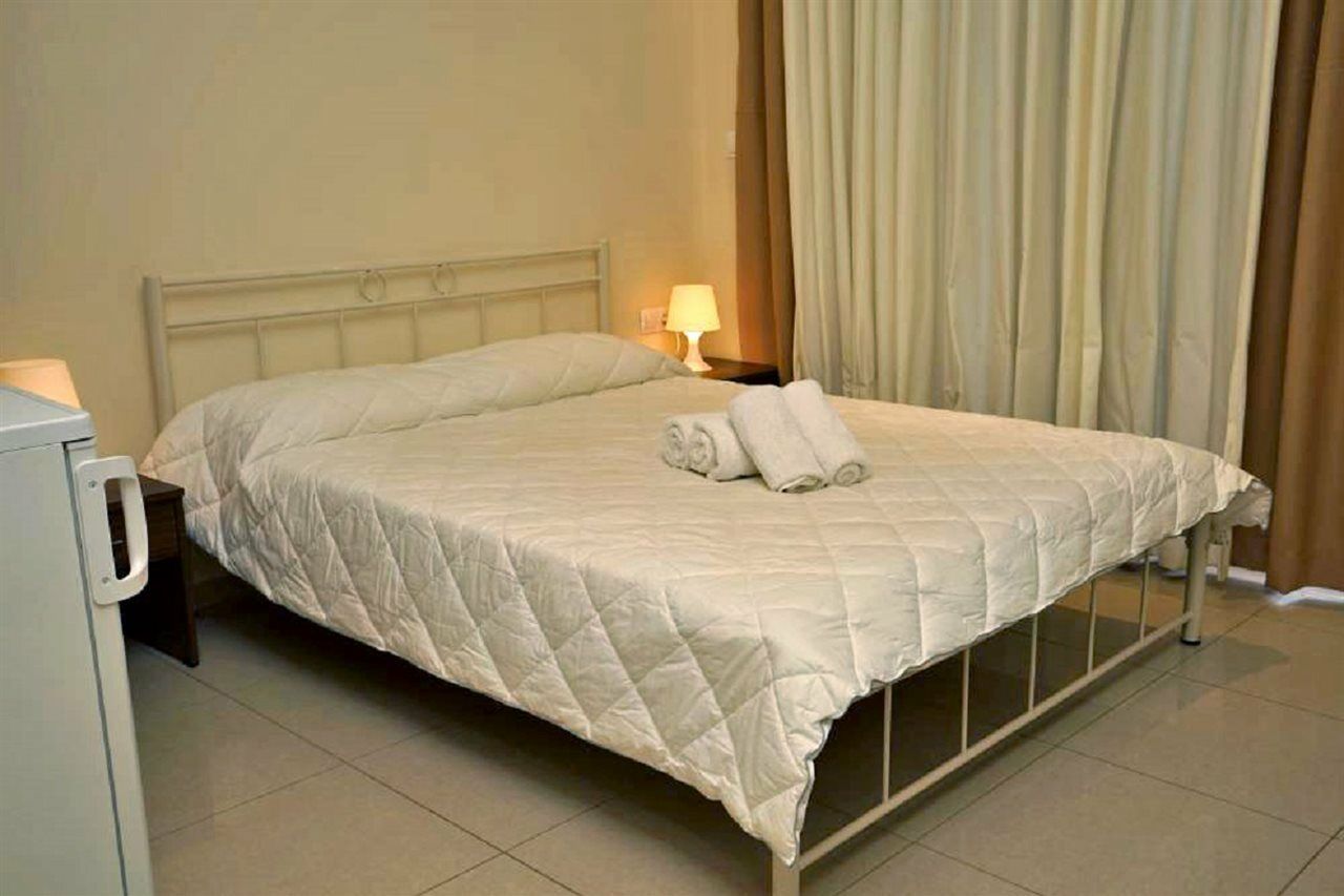 Niriides Beach Hotel Rethimnon Buitenkant foto