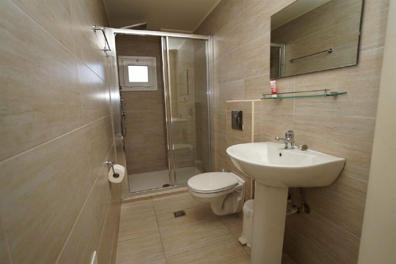 Niriides Beach Hotel Rethimnon Buitenkant foto